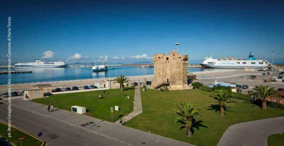 Casa Debby Vila Porto Torres Exterior foto